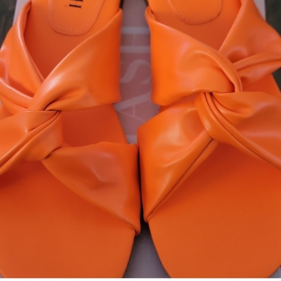 Smash Sandals - Picture 2 of 7